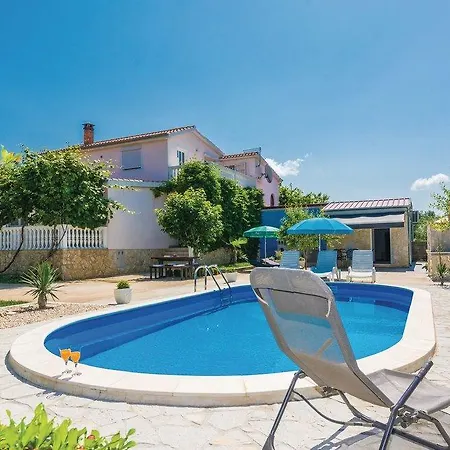 Villa Surac Murvica (Policnik)